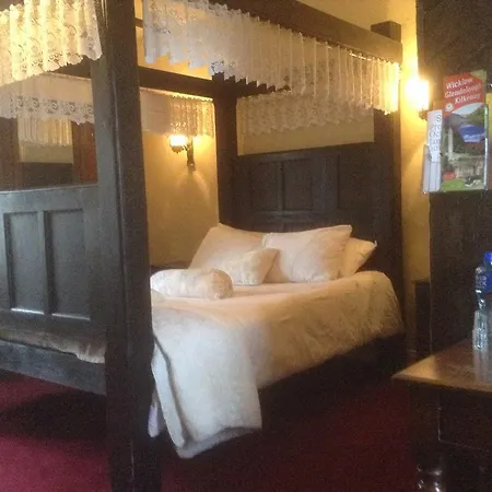 Bed & Breakfast Racey Byrnes Bar & Accomodation *