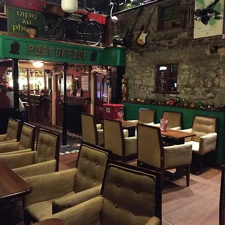 Racey Byrnes Bar & Accomodation Bed & Breakfast *