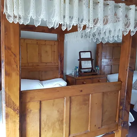 Bed & Breakfast Racey Byrnes Bar & Accomodation