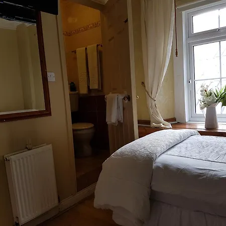 Racey Byrnes Bar & Accomodation Bed & Breakfast *