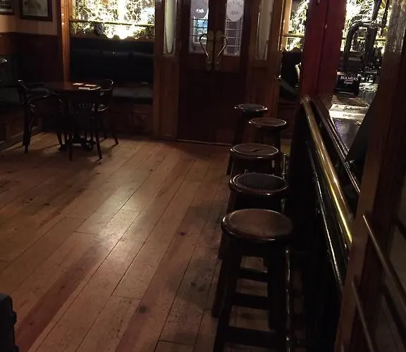 Racey Byrnes Bar & Accomodation Bed & Breakfast