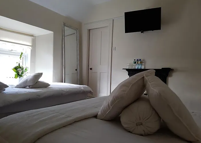 Bed & Breakfast Racey Byrnes Bar & Accomodation *