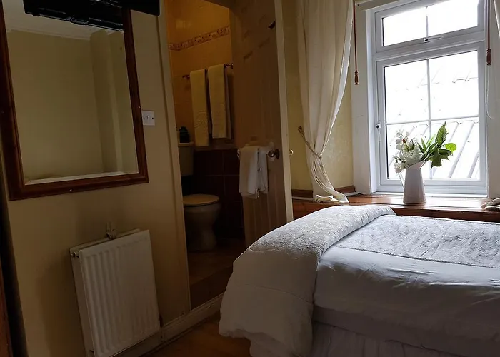 Racey Byrnes Bar & Accomodation Bed & Breakfast *